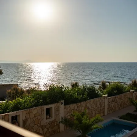 Hotel Ekavi 3*